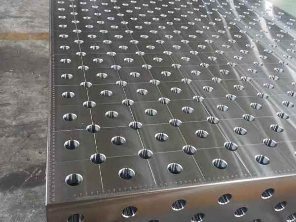 Cast iron 3D welding table